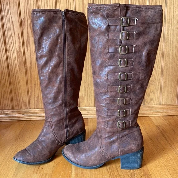 Knee high buckle boots - Picture 2 of 16